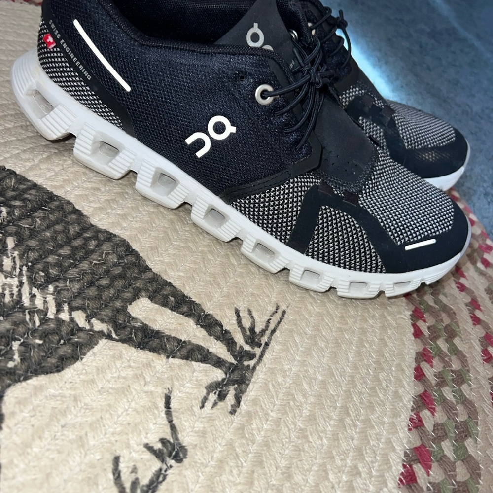 On Cloud shoes- PRICE FIRM - Picture 3 of 8